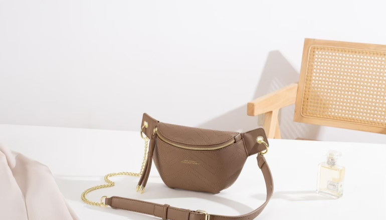 Mari Cek Harga Tas Jims Honey Selempang, Candy Waist Bag yang Stylish Abis!
