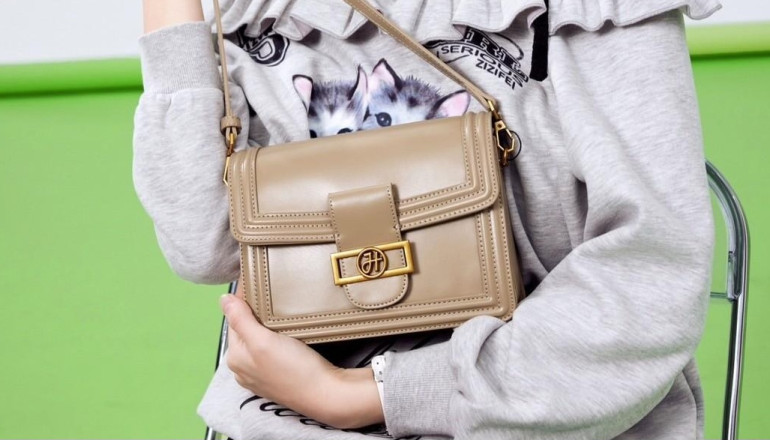 10 Inspo Outfit Liburan ke Thailand Pakai Dianty Bag