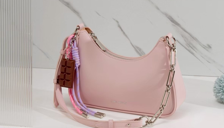10 Referensi Outfit Bukber untuk Remaja yang Kece Pakai Cheva Bag dari Jims Honey