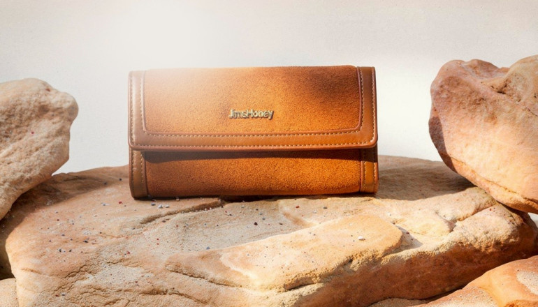 Suka Dompet Panjang? Inilah Azura Wallet dari Jims Honey yang Elegan dan Muat Banyak!