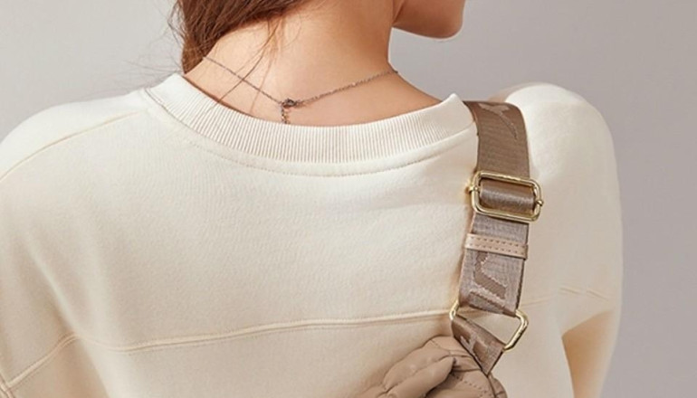 9 OOTD Jalan-Jalan yang Stylish Pakai Corla Waist Bag Jims Honey