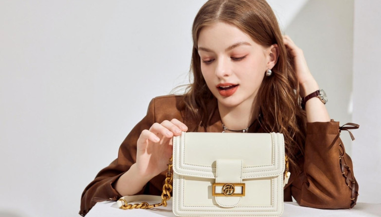 10 Referensi Vintage Outfit Pakai Dianty Bag dari Jims Honey